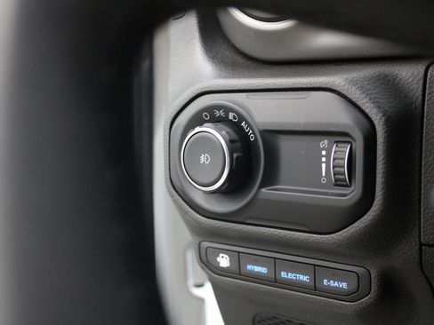 Used 2023 Jeep Wrangler Unlimited image 31