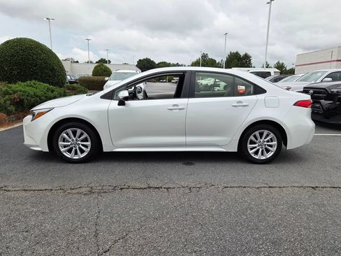Used 2024 Toyota Corolla LE w/ LE Convenience Package FWD image 4