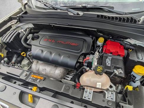 Used 2019 Jeep Renegade Latitude w/ Cold Weather Group AWD/4WD image 24