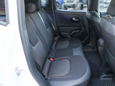 Used 2023 Jeep Renegade Latitude image 19