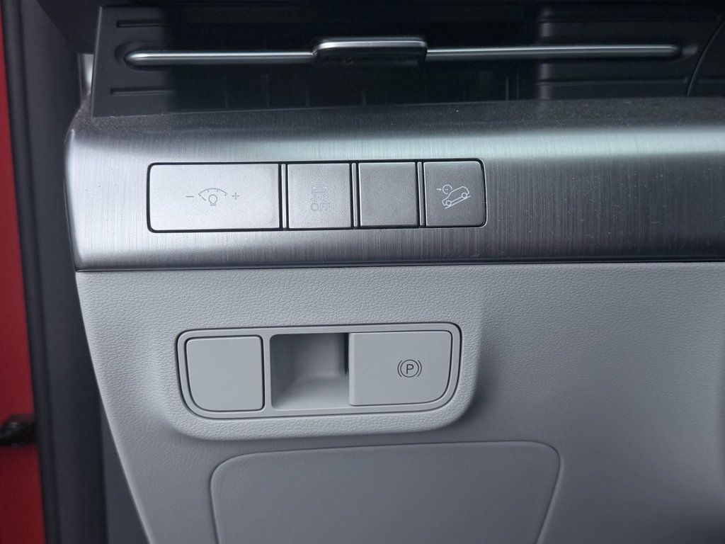 Used 2024 Hyundai Kona SEL FWD image 11