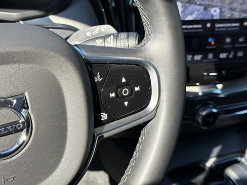 Certified 2025 Volvo XC60 B5 Plus image 19