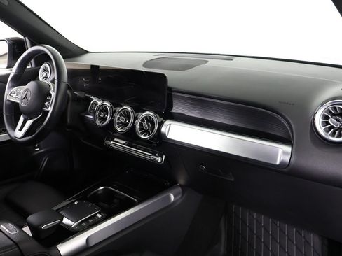 Used 2023 Mercedes-Benz GLB 250 4MATIC image 30