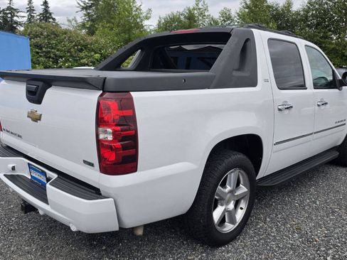 Used 2011 Chevrolet Avalanche LTZ AWD/4WD image 7