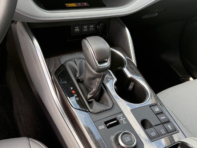 Used 2026 Toyota Highlander Limited AWD/4WD image 23