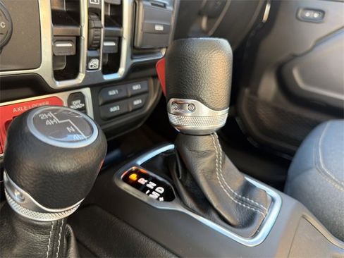 Used 2024 Jeep Gladiator Sport image 31