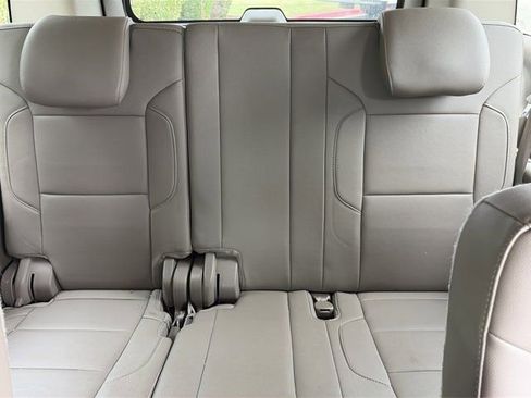 Used 2016 Chevrolet Suburban LT image 19