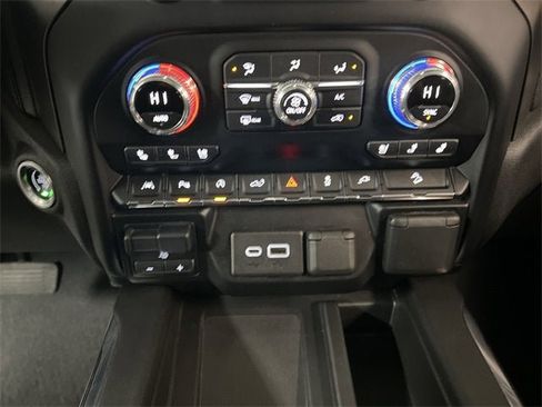 Certified 2021 GMC Sierra 1500 AT4 w/ AT4 Preferred Package image 18