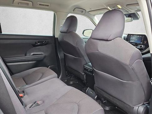 Certified 2021 Toyota Highlander LE image 20