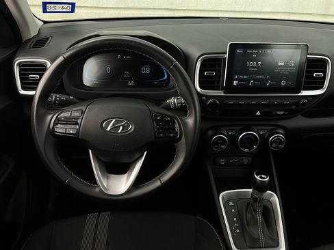 Used 2025 Hyundai Venue SEL image 13