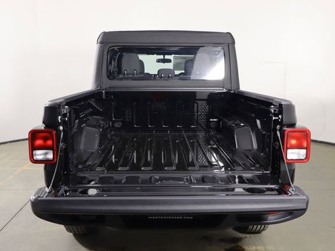 New 2026 Jeep Gladiator Sport image 18