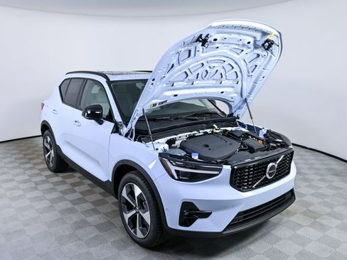 New 2026 Volvo XC40 B5 Plus w/ Protection Package Premier AWD/4WD image 32