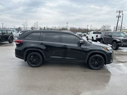 Used 2019 Toyota Highlander SE w/ Nightshade Edition image 21