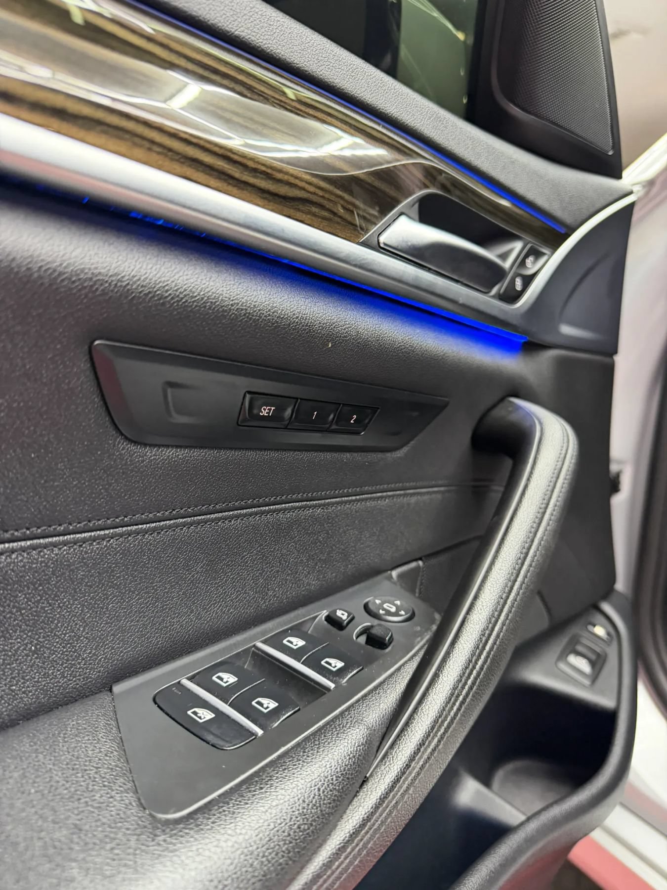 Used 2018 BMW 530e w/ Premium Package 2 RWD image 9