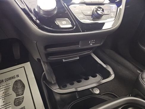 New 2026 Chrysler Pacifica Select image 30