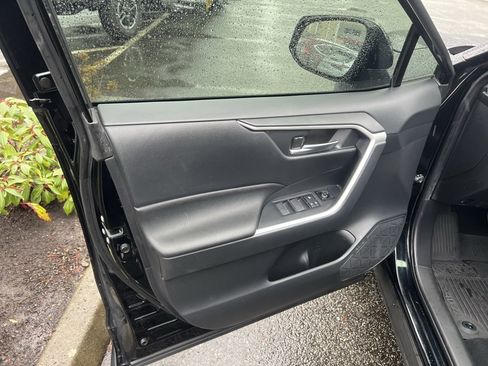 Certified 2024 Toyota RAV4 SE w/ Convenience Package image 9