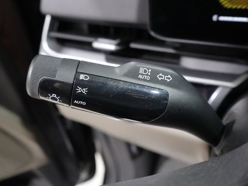 Used 2025 Kia Carnival FWD image 35