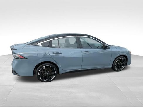 New 2026 Nissan Sentra SR w/ Floor Mat Package FWD image 9