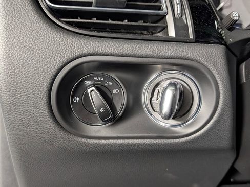 Certified 2025 Porsche Macan 2.0T image 35