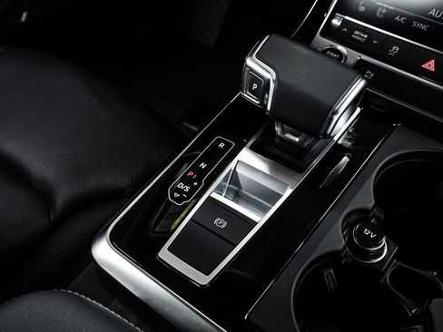 Used 2023 Audi Q8 Premium Plus w/ Premium Plus Package AWD/4WD image 26