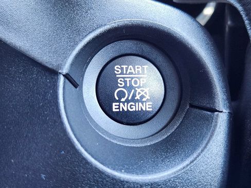 Used 2021 Jeep Compass Latitude FWD image 17