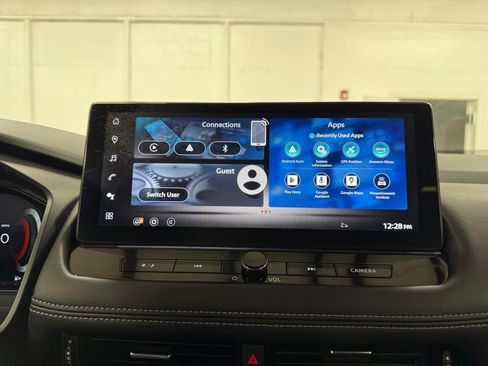 Used 2024 Nissan Rogue Platinum FWD image 13