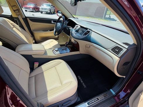 Used 2012 Hyundai Genesis 4.6 RWD image 8