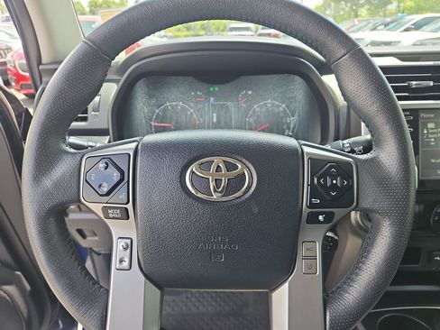 Used 2020 Toyota 4Runner SR5 AWD/4WD image 21