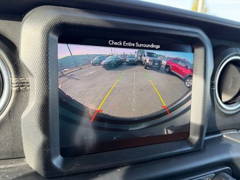 Used 2019 Jeep Wrangler Unlimited Sahara AWD/4WD image 17