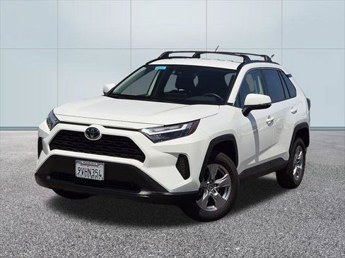 Used 2025 Toyota RAV4 XLE FWD image 1