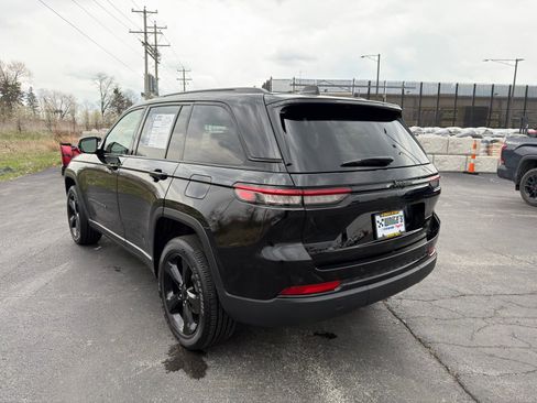 Used 2023 Jeep Grand Cherokee Altitude image 4