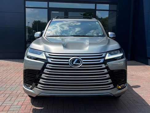 Used 2022 Lexus LX 600 4WD w/ Accessory Package (Z1) image 8