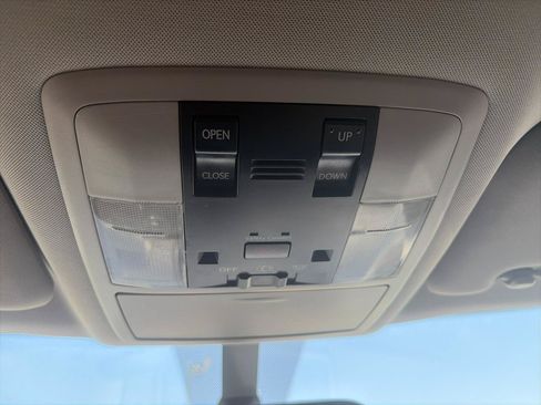 Used 2012 Lexus CT 200h Premium FWD image 18