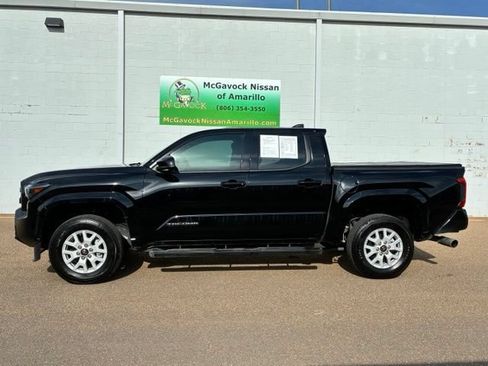 Used 2025 Toyota Tacoma SR5 AWD/4WD image 9