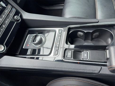 Used 2020 Jaguar F-PACE Prestige image 27