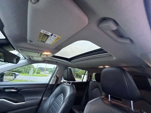 Used 2023 Toyota Highlander XLE AWD/4WD image 13