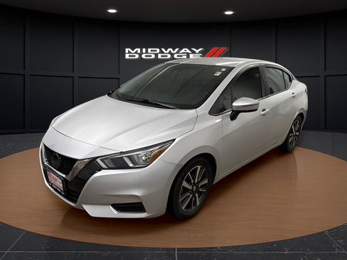 Used 2021 Nissan Versa SV FWD image 2
