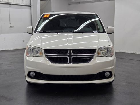 Used 2011 Dodge Grand Caravan Crew image 5