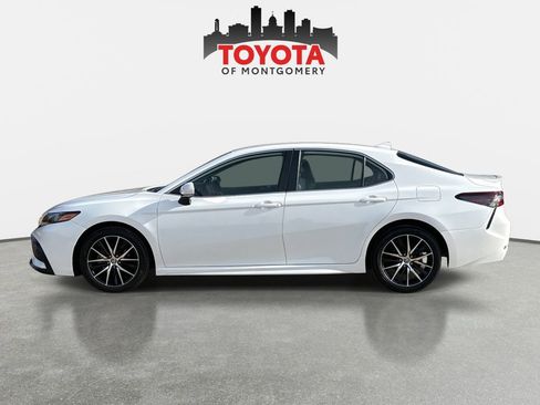 Used 2024 Toyota Camry SE image 6