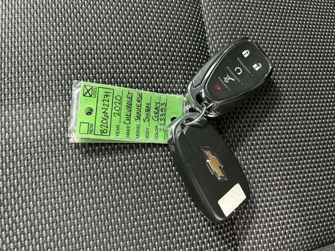 Used 2020 Chevrolet Traverse LT w/ Driver Confidence II Package image 12