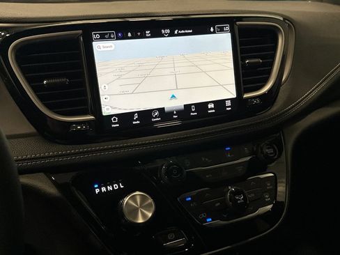 New 2027 Chrysler Pacifica Select AWD/4WD image 20