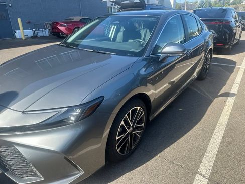 Used 2026 Toyota Camry XLE AWD/4WD image 4