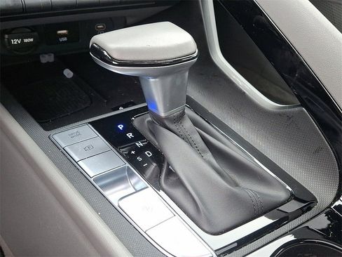 Used 2025 Hyundai Elantra SEL image 16