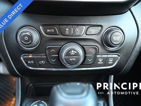 Used 2020 Jeep Cherokee Trailhawk image 15