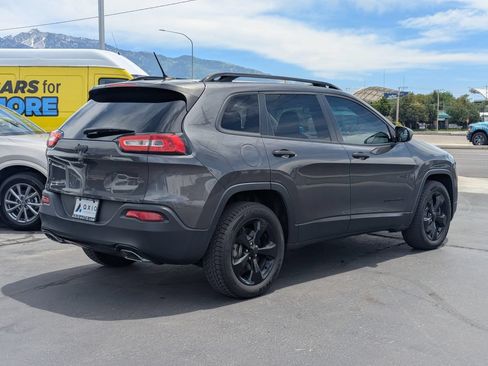 Used 2016 Jeep Cherokee Sport w/ Cold Weather Group AWD/4WD image 4