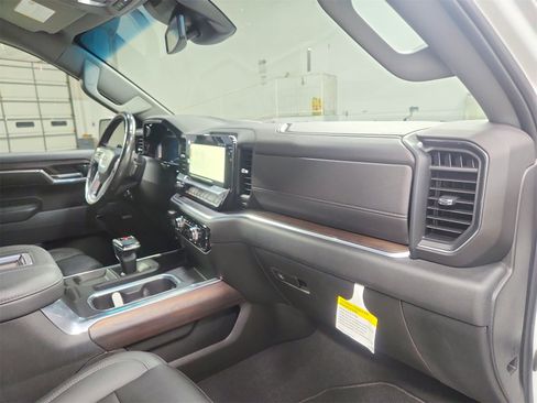 Used 2022 GMC Sierra 1500 SLT w/ SLT Premium Plus Package image 40