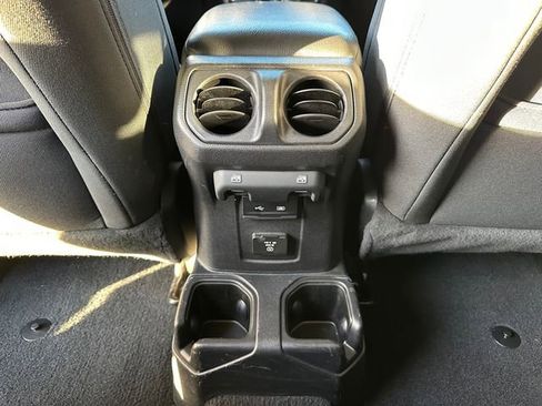 Used 2020 Jeep Gladiator Overland image 12