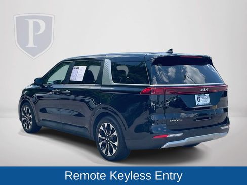 Used 2024 Kia Carnival EX FWD image 6
