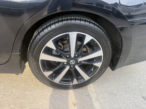 Used 2018 Nissan Altima 2.5 SR FWD image 34