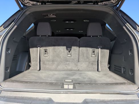 Used 2023 Chevrolet Traverse LT FWD image 7